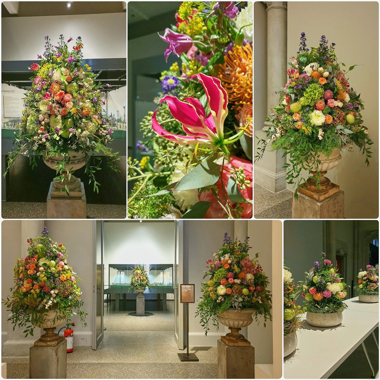 Florale Raumgestaltung mit großen farbenfrohen Blumenarrangements für eine Ausstellung